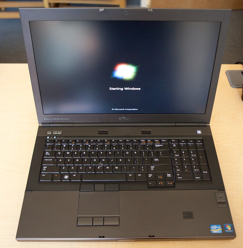 Workstation 17.3" DELL M6600 i7-Quad (512GB SSD + 1TB) DVDRW 32GB Quadro 4000M gallery