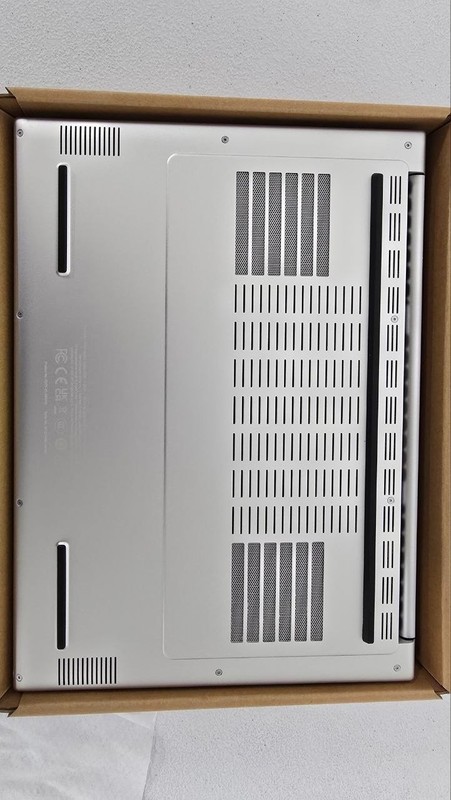 Razer Blade 14 120Hz OLED Ryzen AI 9 365 32GB 1TB SSD RTX 5070 gallery