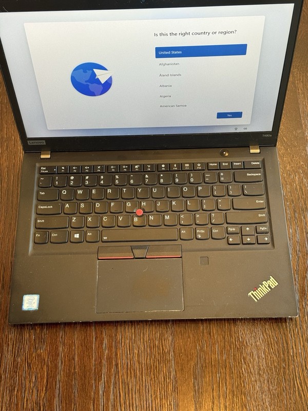 Lenovo ThinkPad T490s 14" Laptop i7-8665U 8GB RAM 256GB SSD Windows 11 Pro gallery