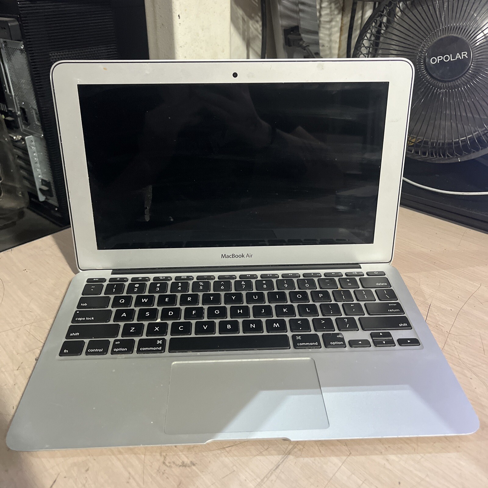 APPLE MACBOOK AIR 11" 2015 CORE I5-5250U 1.6GHZ 4GB RAM NO HD gallery