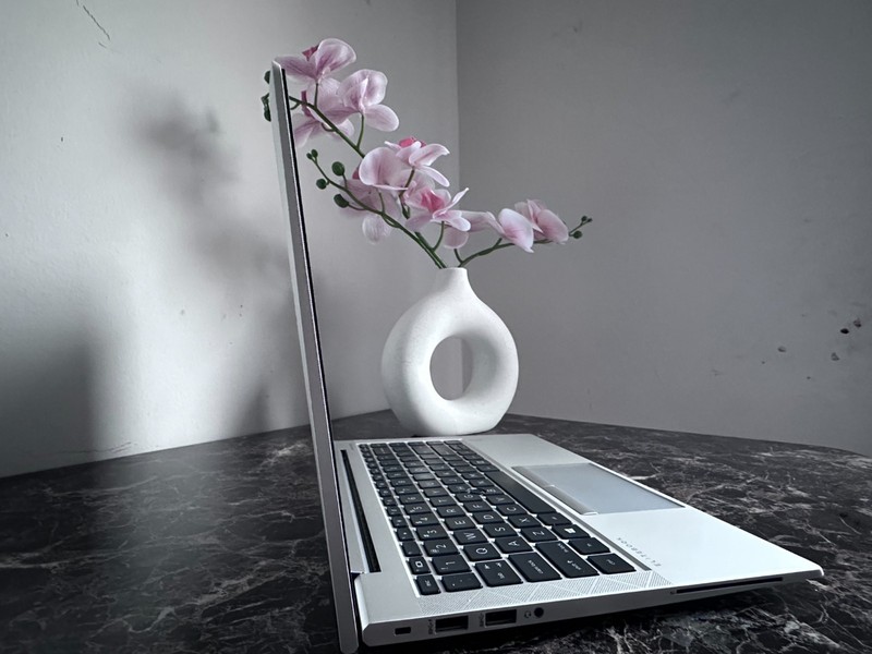 HP EliteBook AMD Ryzen 5 PRO 4650U with Radeon Graphics (2.10 GHz) gallery
