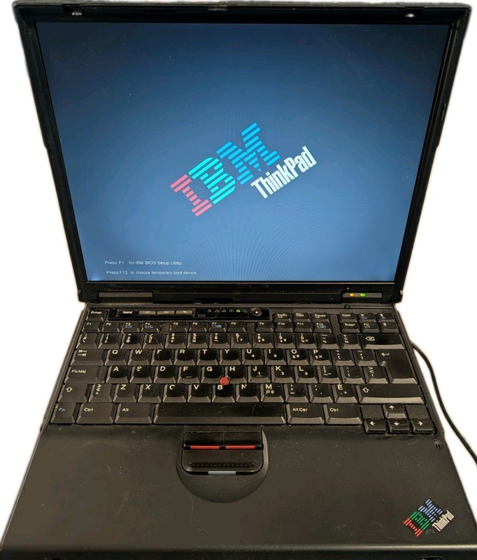 Laptop IBM Thinkpad T23 Type 2628 P3 1.2 Mhz 512 Mb HDD 60 Gb Windows XP Retro gallery