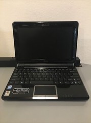 Asus Eee PC 1000HE Mini Laptop. 160GB HDD AND 1GB RAM. For parts or repair