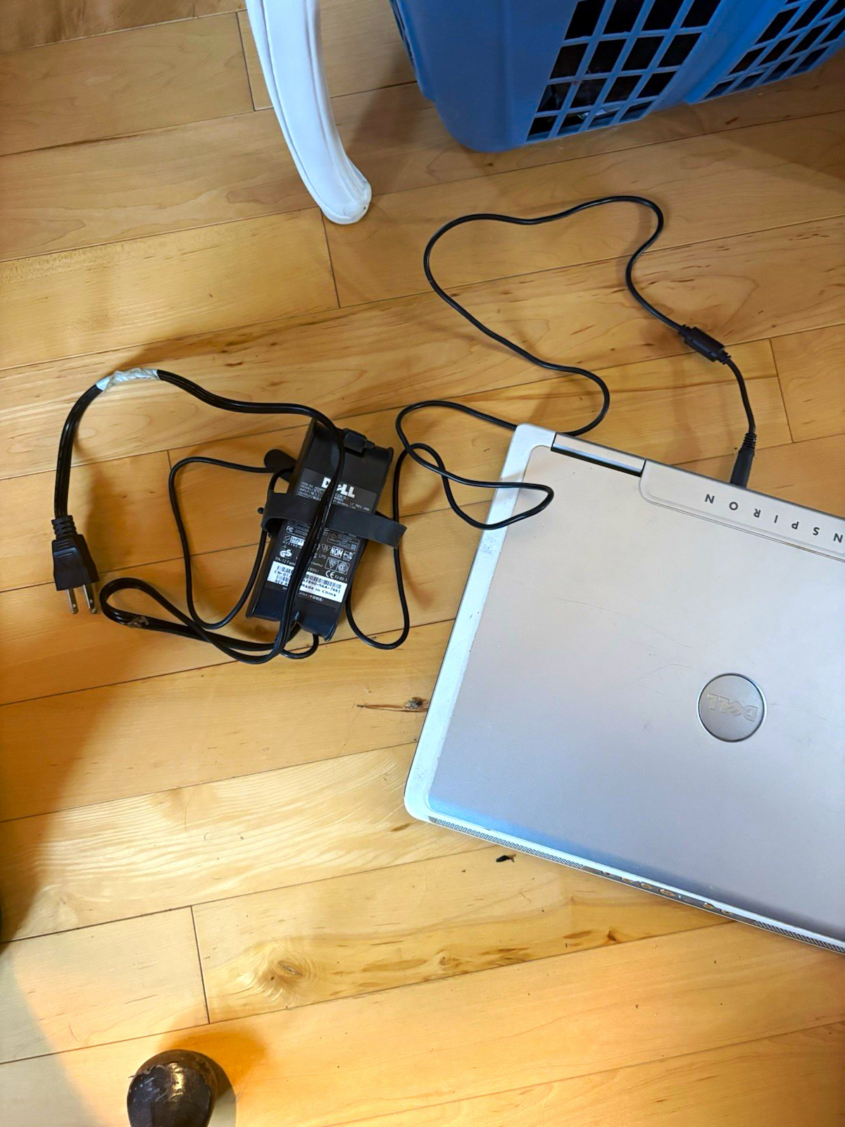 Dell Inspiron 6000 15" Silver Pentium M 1.7GHz 512MB 80GB XP Wi-Fi Charger gallery