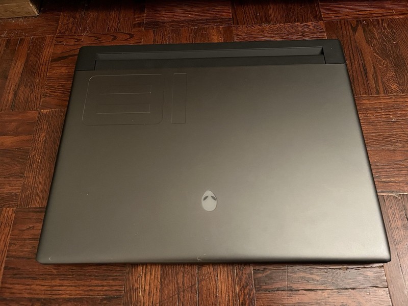 Dell Alienware M18 R2 165Hz 2.2 GHz i9-14900HX 32GB 2TB SSD RTX 4090 gallery