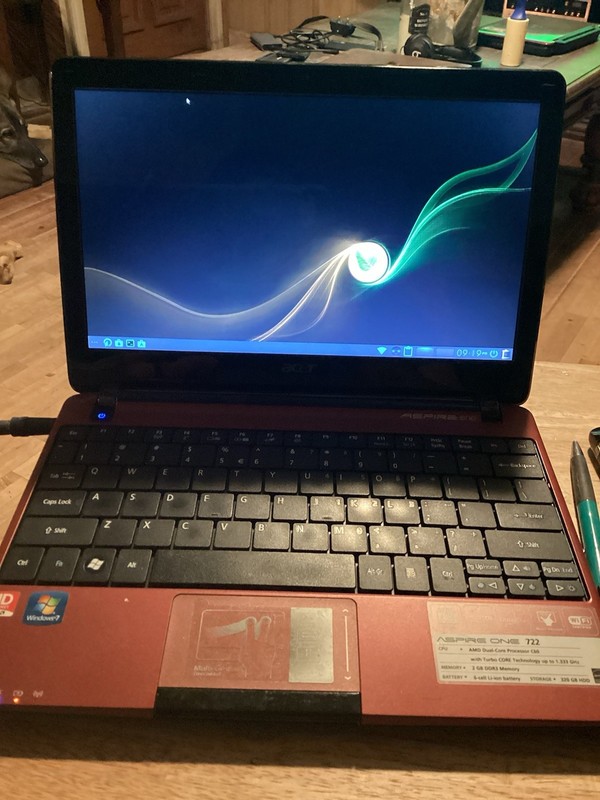 Acer Aspire One 722 11.6" AMD C-60 1.33GHz 2GB 240GB SSD Bodhi Linux Red gallery