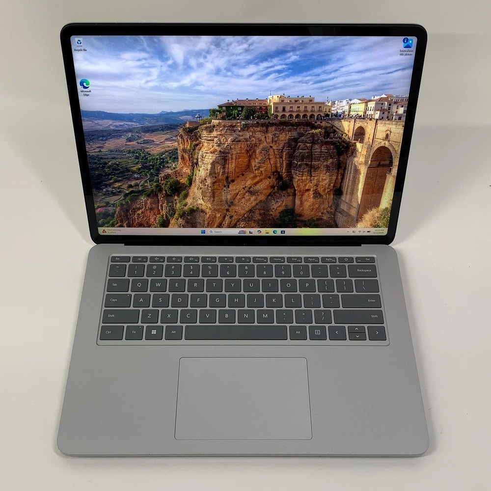 Microsoft Surface Laptop Studio 1 1964 14.4" i5-11300H 3.1GHz 16GB RAM 256GB SSD