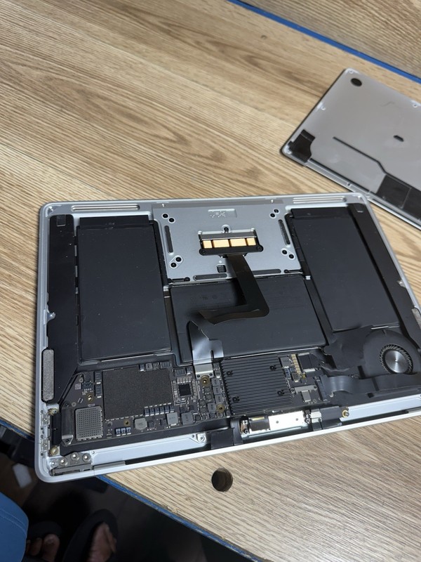 Apple MacBook Air Late 2018 A1932 Chassis No Tested For Parts/Repair - gallery