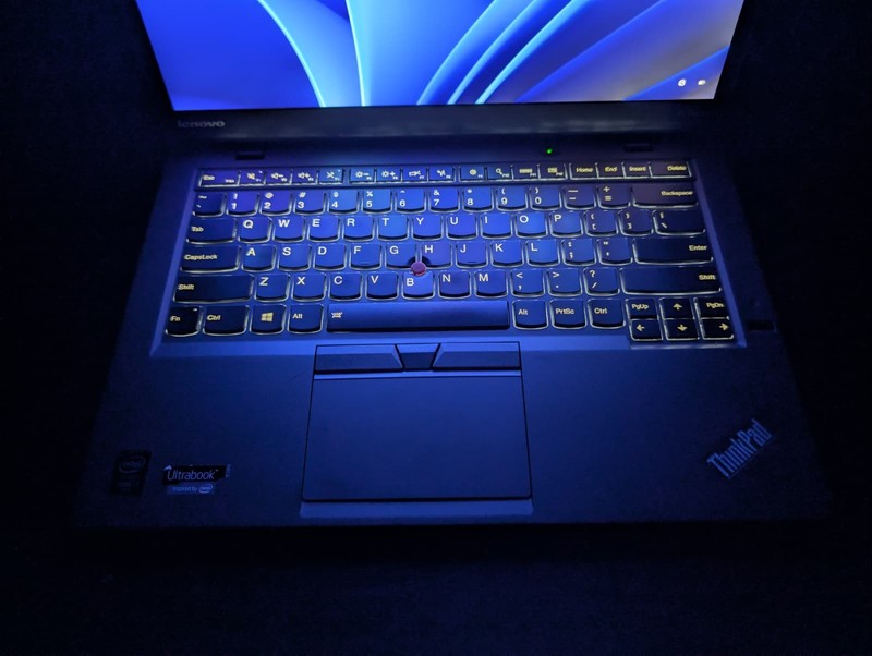 Lenovo X1 Carbon 3rd Gen QHD | i7 5th 8GB RAM 256GB SSD | SIM Backlit Win 11 Pro gallery