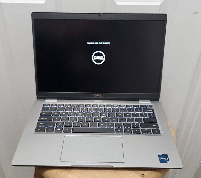 Dell Latitude 5330 Core i7-1265U 1.80 GHz 16 GB DDR4 256 GB NVMe Windows 11 Pro gallery