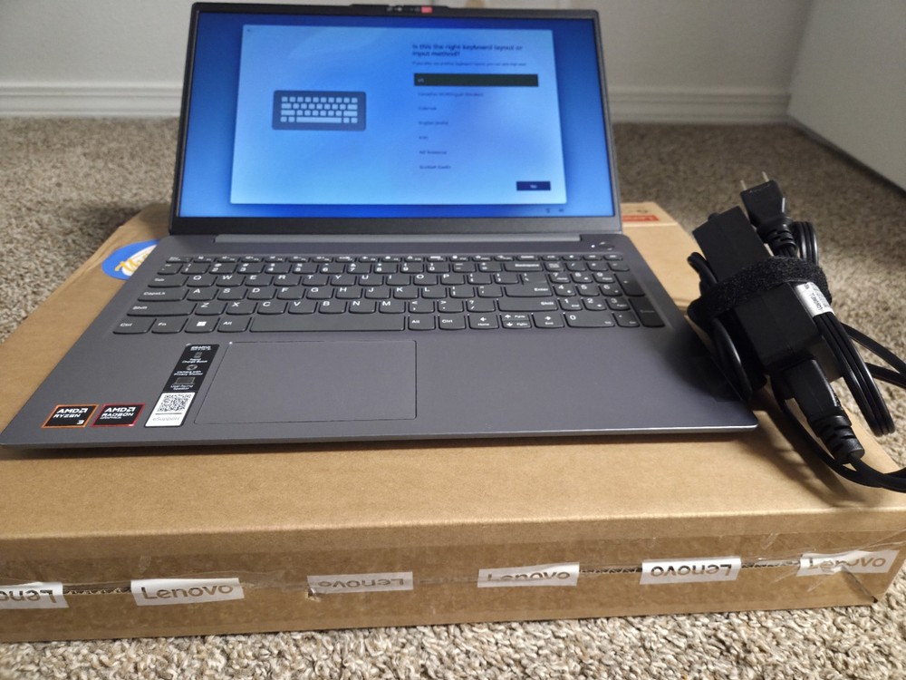 Lenovo IdeaPad Slim 3 15AMN8 15.6" FHD (AMD Ryzen 3, 8GB RAM, 256GB SSD)