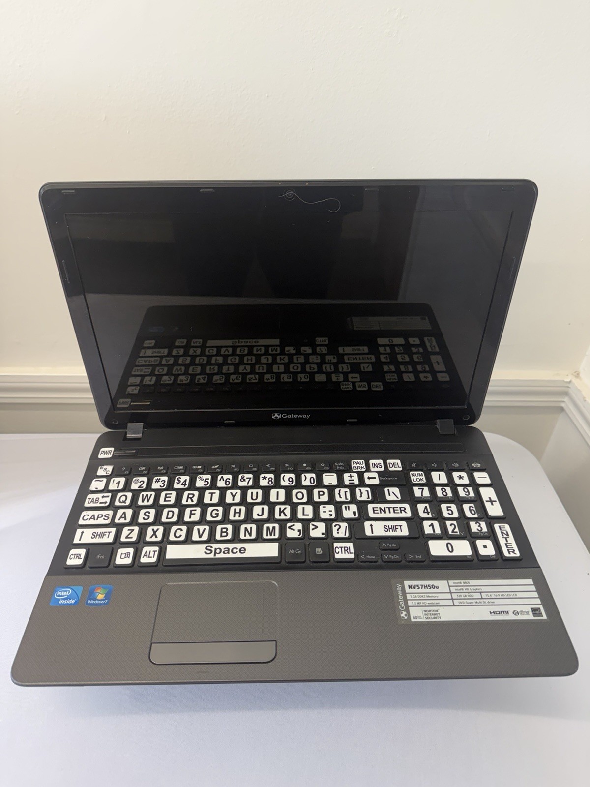 Gateway NV57H 50u Laptop - Good Screen - Intel Celeron B800 - Read Des gallery