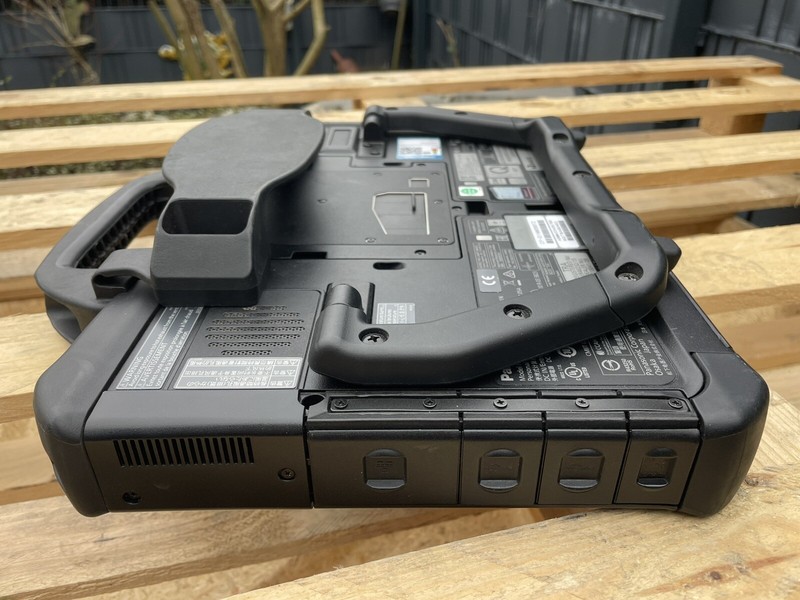 3 x Panasonic Toughbook CF-D1 MK3,Touch,i5-6300U,2.4GHz,32GB,512GB,LTE,A-STOCK gallery