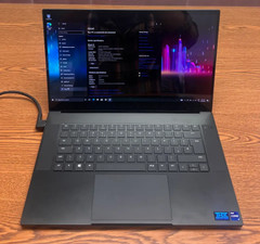 Razer Blade 15 RZ09-0409C 2021 4K UHD TOUCH 32GB 1TB SSD – RTX 3080 – Excellent