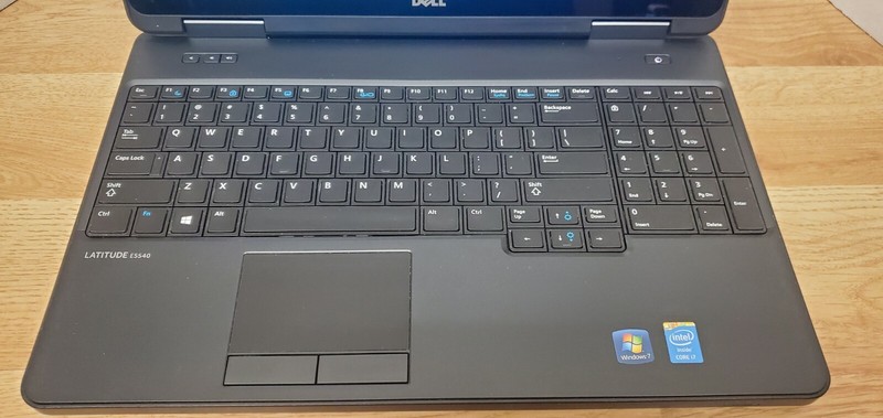 Dell Latitude E5540 Touchscreen 15", Win10, In i7, 8GB RAM, 128GB SSD - FOR PART gallery