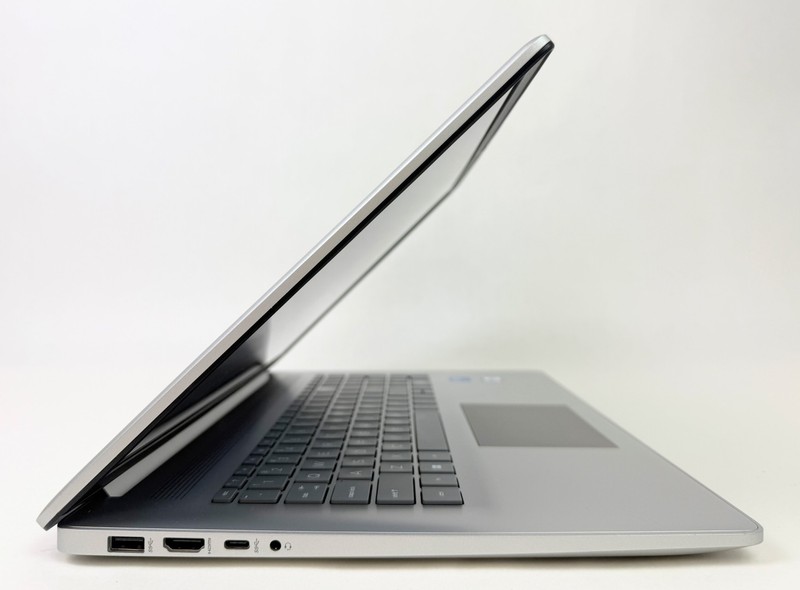 HP 17-cn4065cl 17.3" HD+ Touch Core 7 150U 16GB 1TB SSD W11H gallery