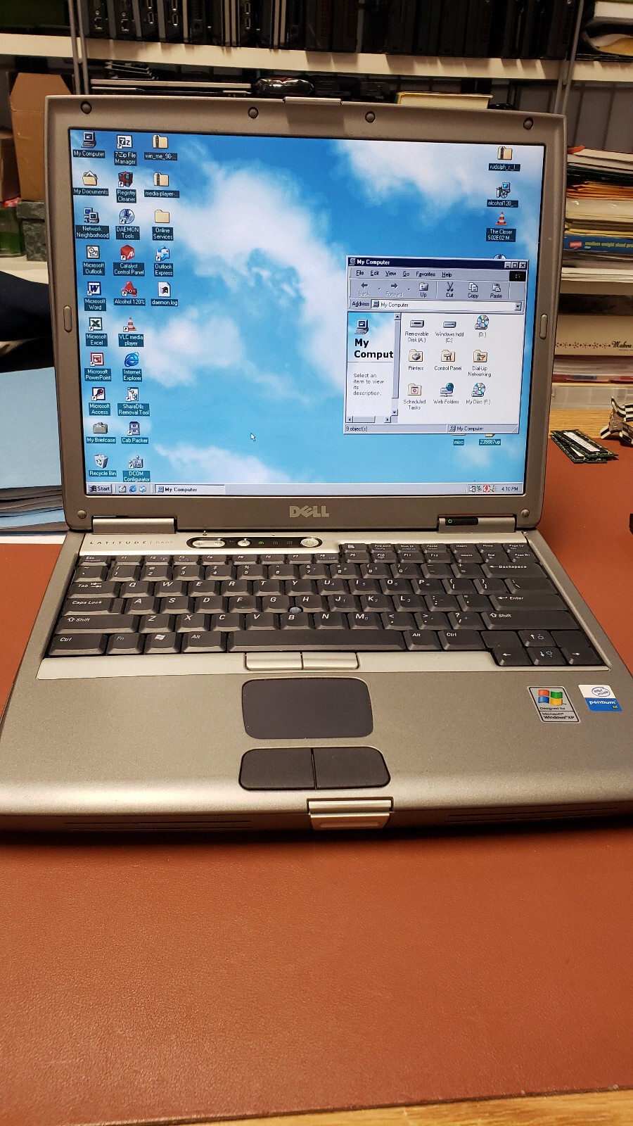 Nice Dell Latitude D600 Laptop Fresh Install Windows 98SE Plus! WrksGr8GdBat gallery