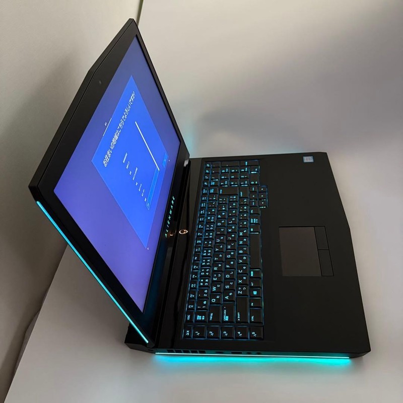 Alienware 17 R4 Gaming Laptop GTX1070 i7-7820HK 16GB RAM 256GB SSD+1TB HDD gallery