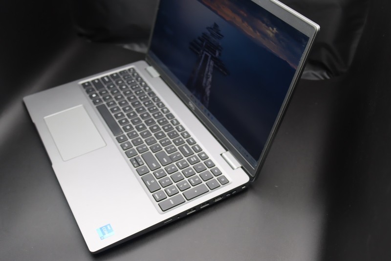 Dell Precision 3561 15.6" (500GB SSD, Intel Core i7-11800H, 16GB RAM) NVIDIA gallery