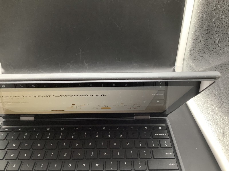 Lenovo 300e Chromebook 11.6 HD 2-N-1 N4020@1.1GHz 4GB RAM 32GB eMMC Read Desc 2 gallery
