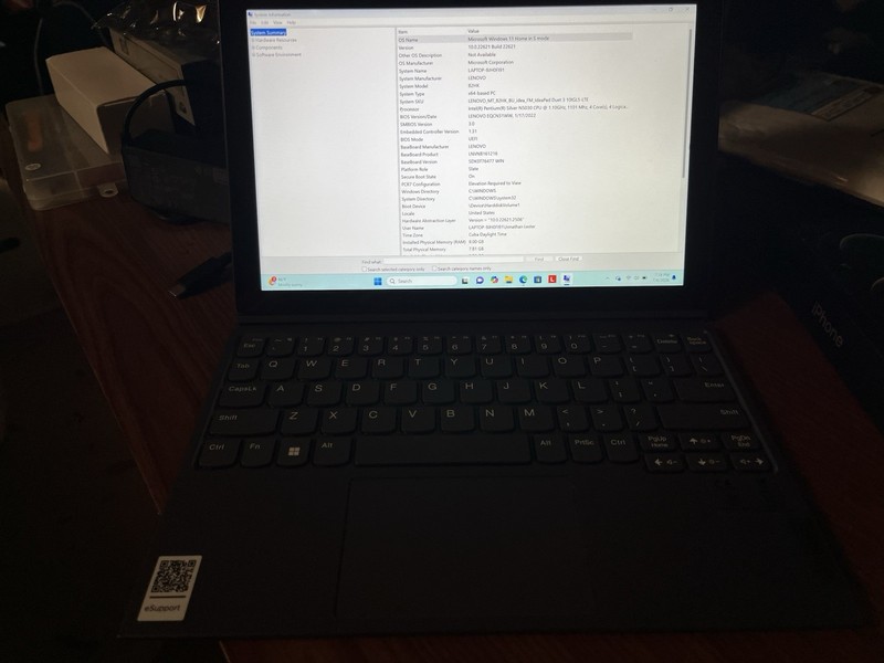 Lenovo IdeaPad Duet 3i Laptop 10.3" Graphite, Intel N5030, 8GB Memory, 128GB SSD gallery