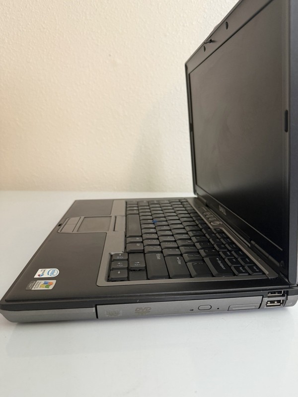 Dell Latitude D620/2GB Laptop Windows XP pro SP3 80GB DVD/CD /NO AC CHARGER gallery