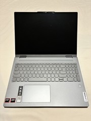Lenovo IdeaPad 5 2 in 1, 16″ IPS Glass, Ryzen 7 8845HS, Radeon 780M w/case