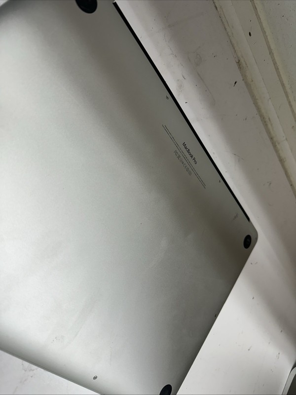 Apple Macbook Pro, Retina Display 15.4-inch 256GB SSD 8GB RAM i7 2.30GHz Quad gallery