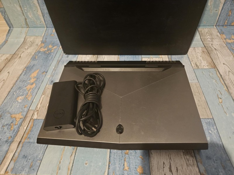 Alienware 17 R4 17.3" Intel I7-7820HK, 32GB RAM, 1TB +256GB, New Battery gallery
