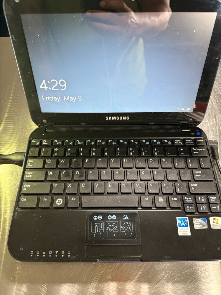 Samsung NC10 Netbook Laptop Intel Atom
