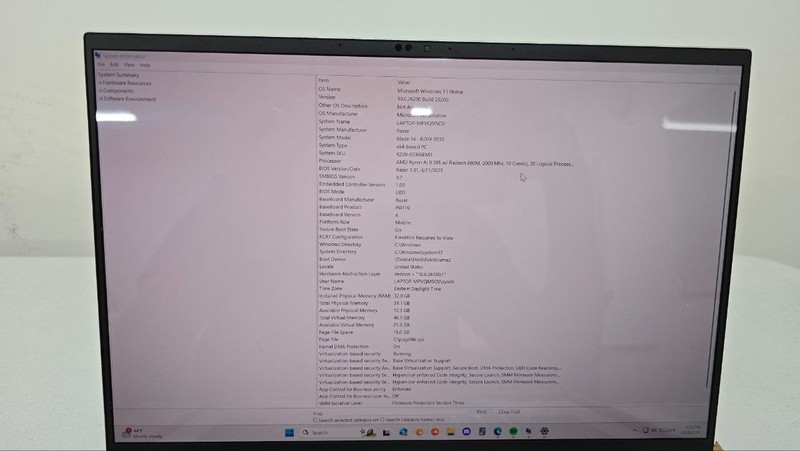 Razer Blade 14 120Hz OLED Ryzen AI 9 365 32GB 1TB SSD RTX 5070 gallery
