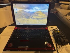 17.1″ TOSHIBA Qosmio X305-Q701 2GHz C2D 8GB 9700M GTS 128GB SSD Gaming Laptop