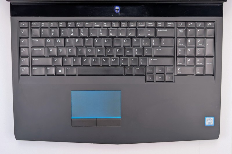 Alienware 17 R4 17.3" FHD i7-6700HQ GTX1070 8GB 16GB 128SSD + 1TB Win10 Pro gallery
