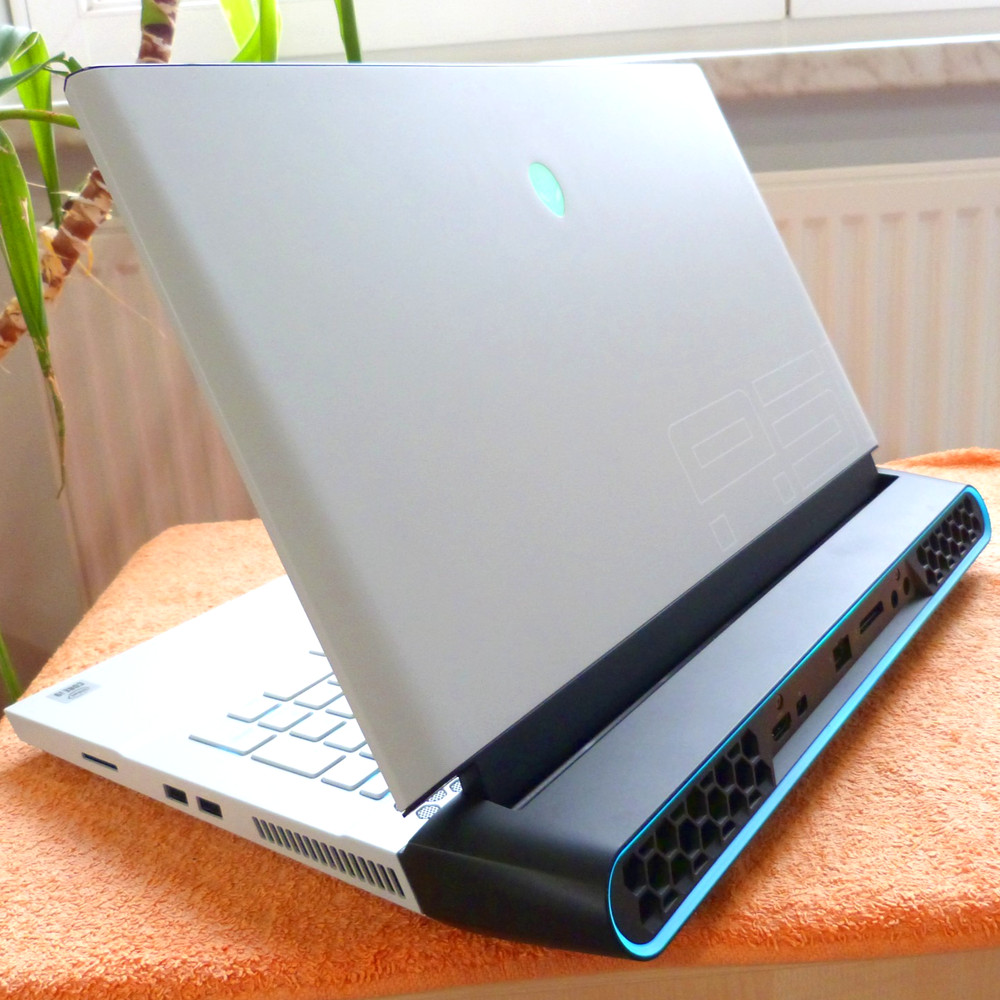 Alienware Area 51m R2 SLIM HIGH END l 17 inch 4K UHD Gaming RTX 2070 i9 64GB RAM