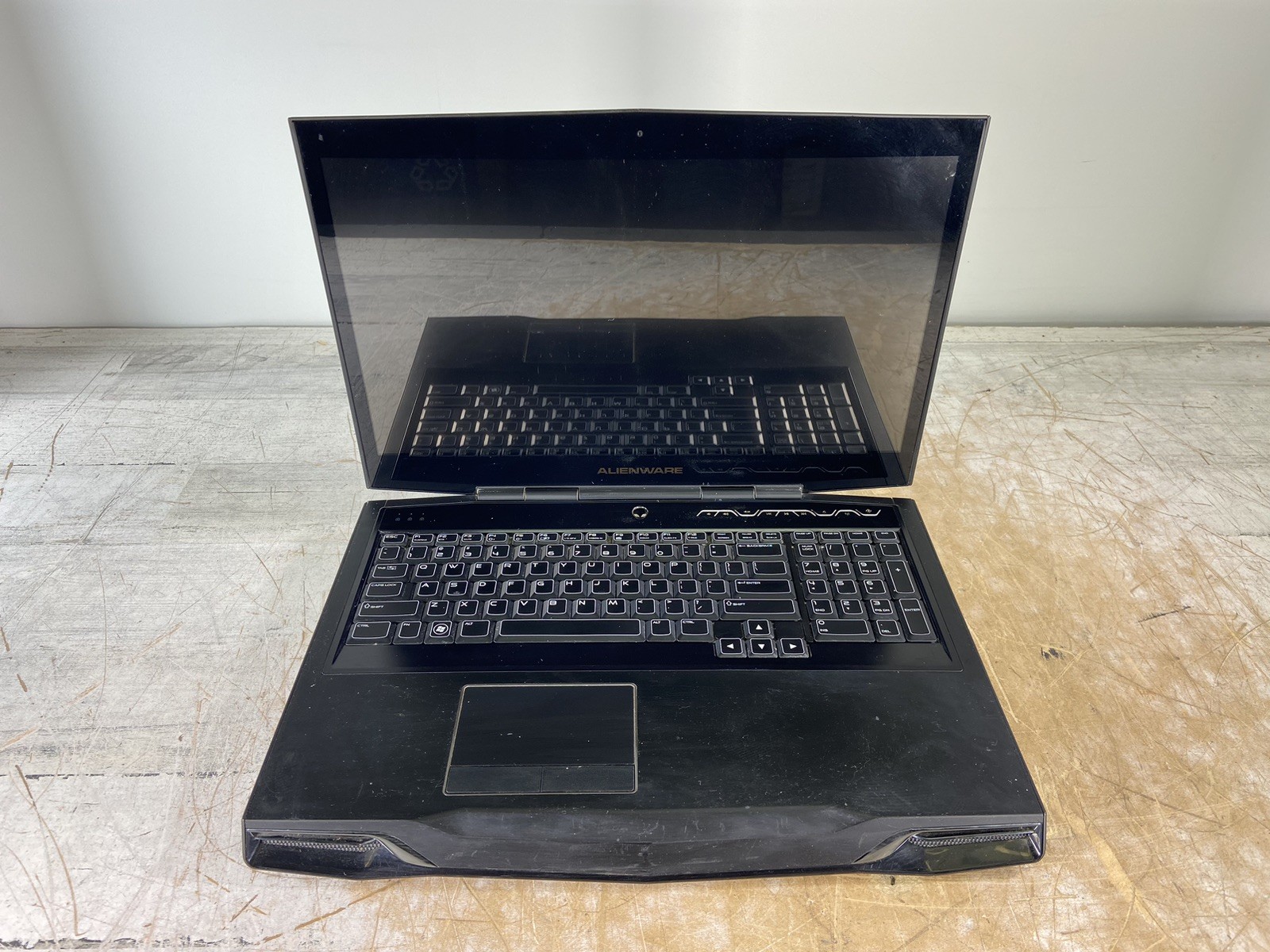 DELL ALIENWARE M17X R3 I7-2760QM @ 2.40GHz, 16GB RAM, NO HDD/OS gallery