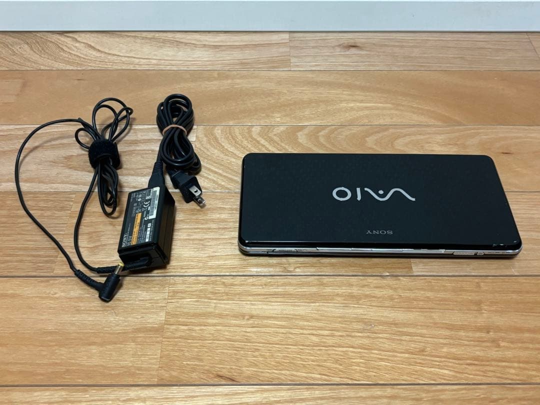 Sony VAIO VGN-P90S type P 8" Ultraportable Atom Z540 2GB 60GB WinXP As-Is gallery