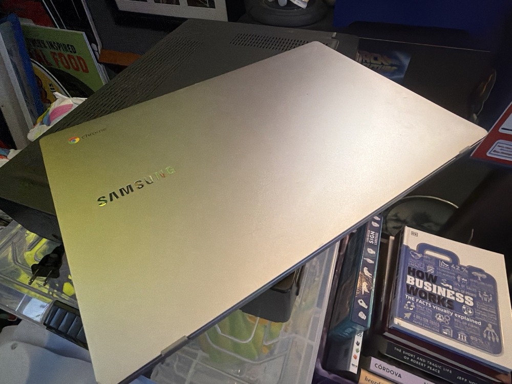 Samsung Galaxy Chromebook Go XE340XDA 15.6” Chrome OS - Screen Defect