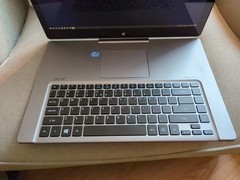 Acer Aspire R7 15.6” Touchscreen Laptop Unique Easel Hinge. 8GB RAM 256GB SSD
