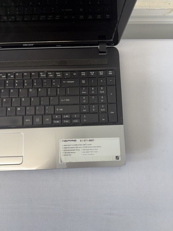 Acer Aspire E1-571-6607 Laptop - Good Screen - Intel i3-3110m - RAM 4GB-Read Des gallery