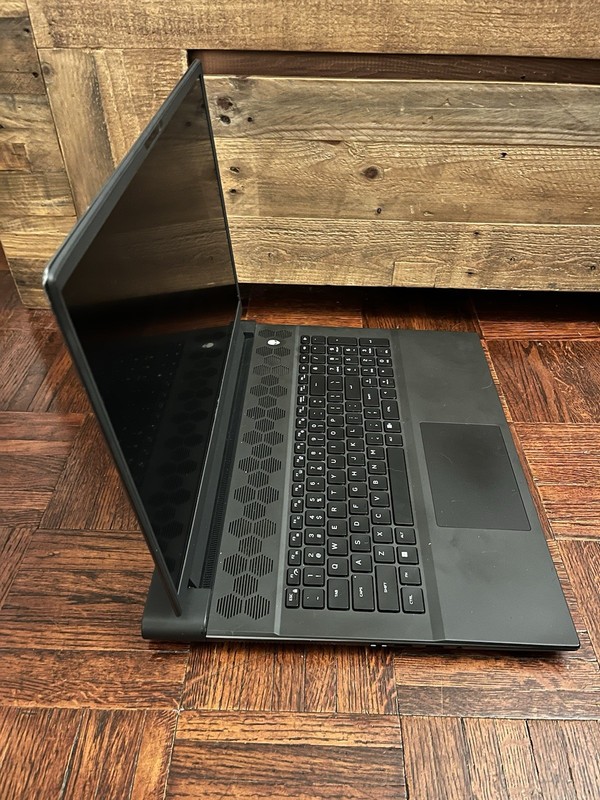 Dell Alienware M18 R2 165Hz 2.2 GHz i9-14900HX 32GB 2TB SSD RTX 4090 gallery