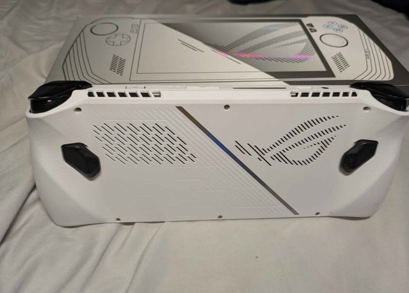 ASUS ROG Ally Z1 Extreme - (Original Box & Accessories Included) gallery