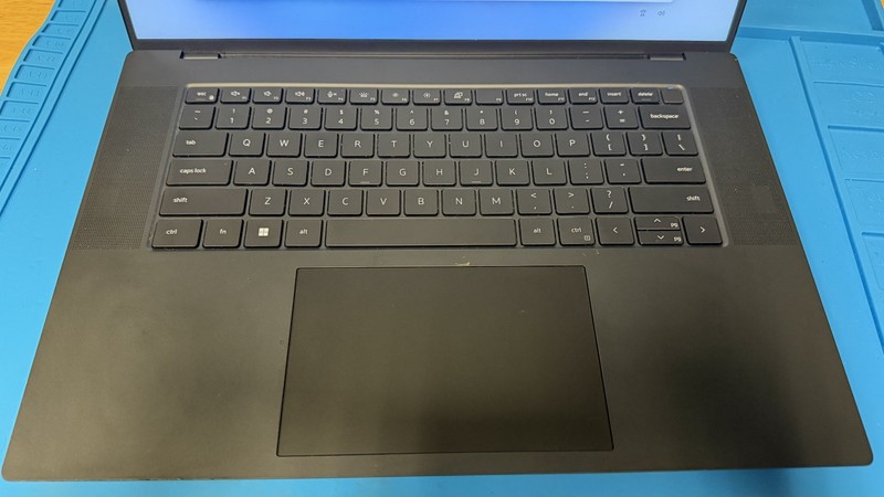 Dell Precision 5680 - 16" FHD+ - i7-13700H - 1TB SSD - 32 GB LPDDR5 gallery