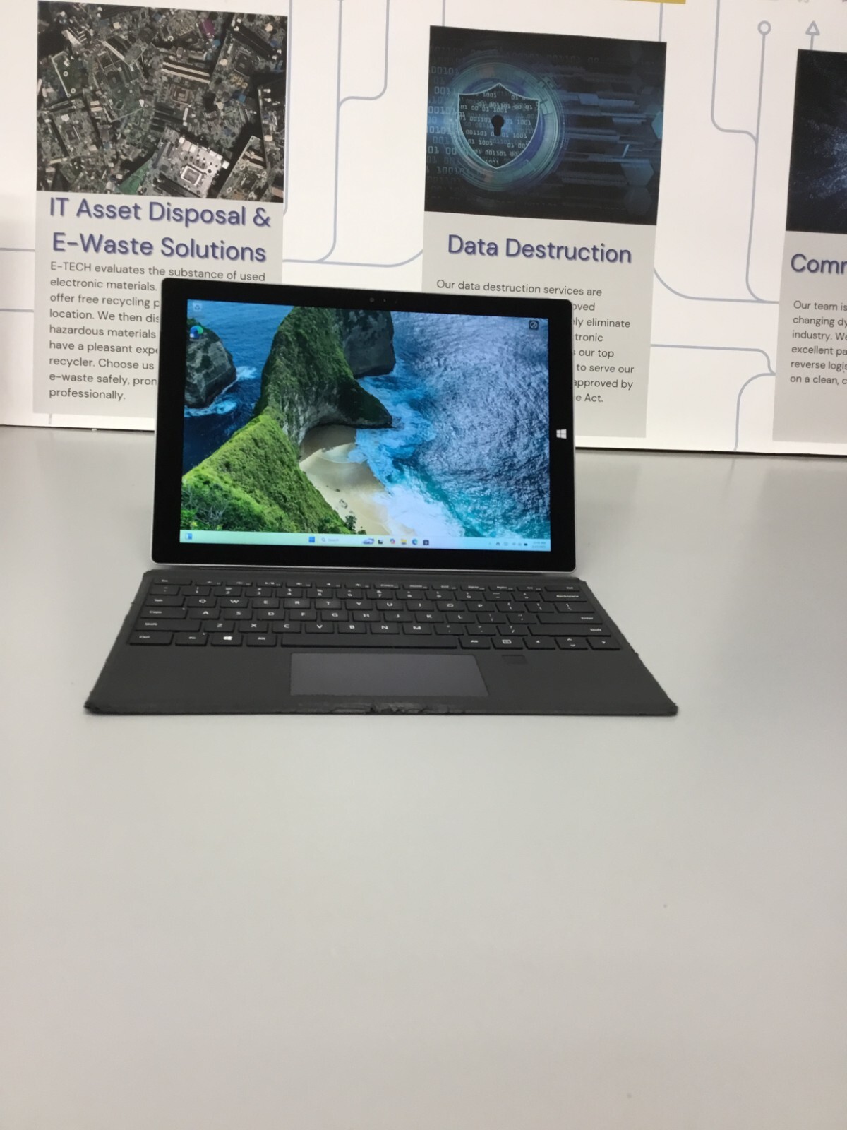 Microsoft Surface Pro 3 12 inch (128GB, Intel Core i5 4th Gen., 1.90GHz, 4GB). gallery