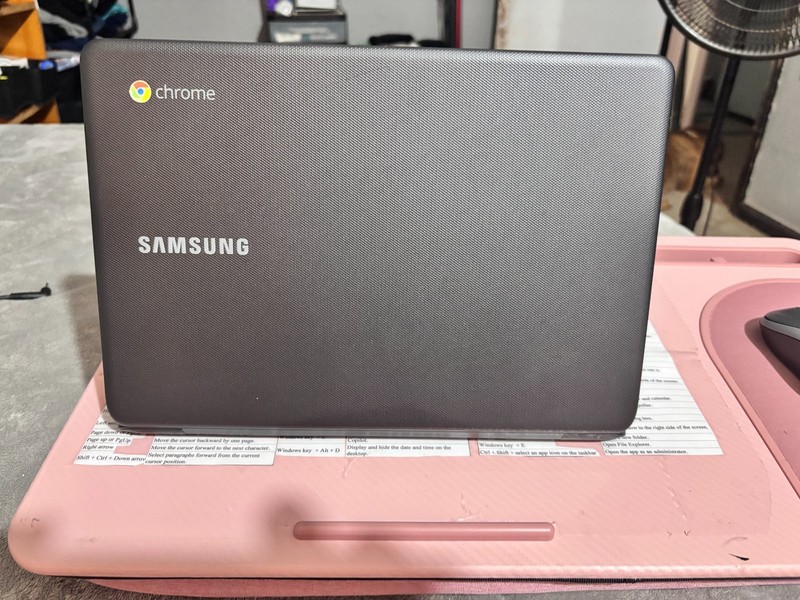 Samsung Chromebook 3 ‎XE500C13-K01US 11.6'' (16GB SSD Intel Celeron N3050 1.6GHz gallery