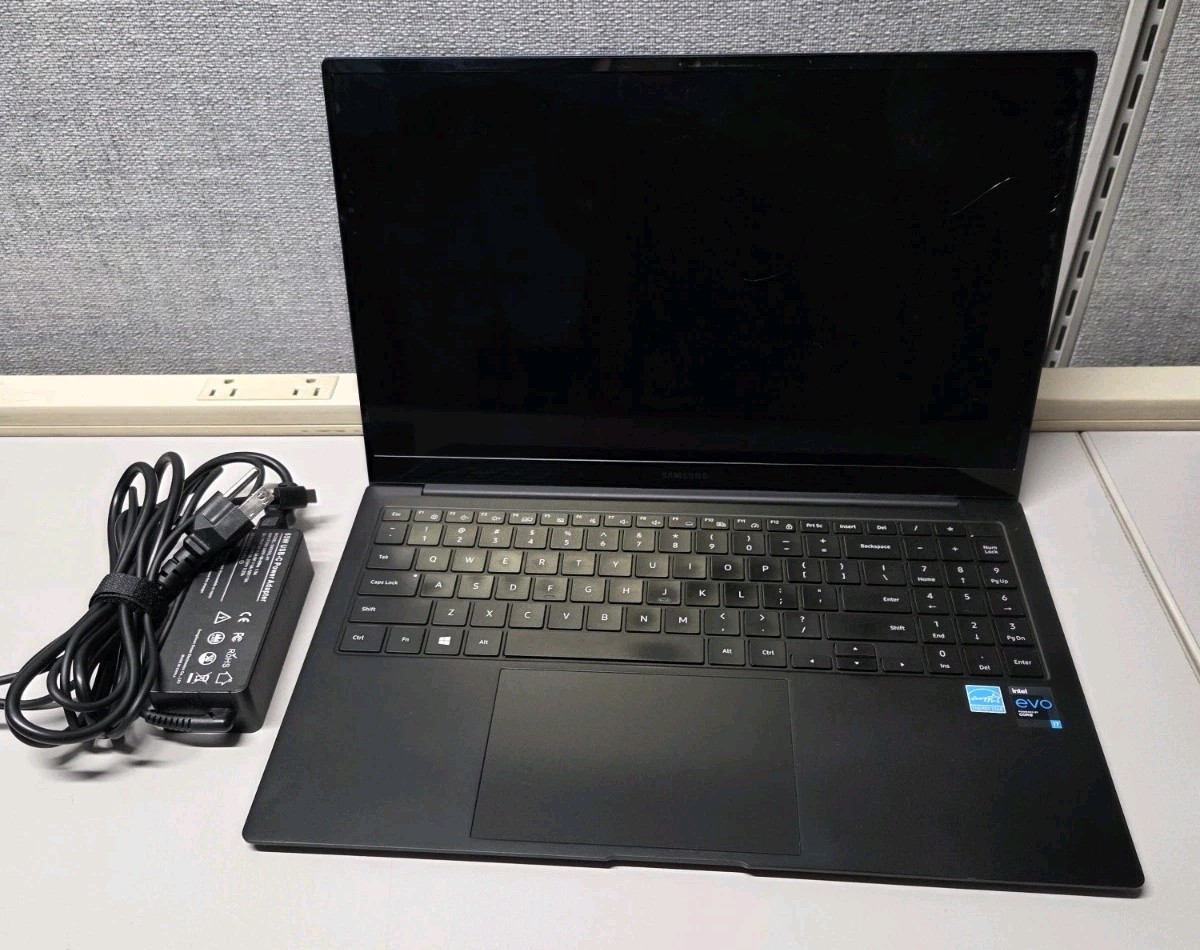 Samsung Galaxy Book Pro NP950XDB 15.6" Intel Core i7 11th Gen *NO SSD-AS IS-READ gallery