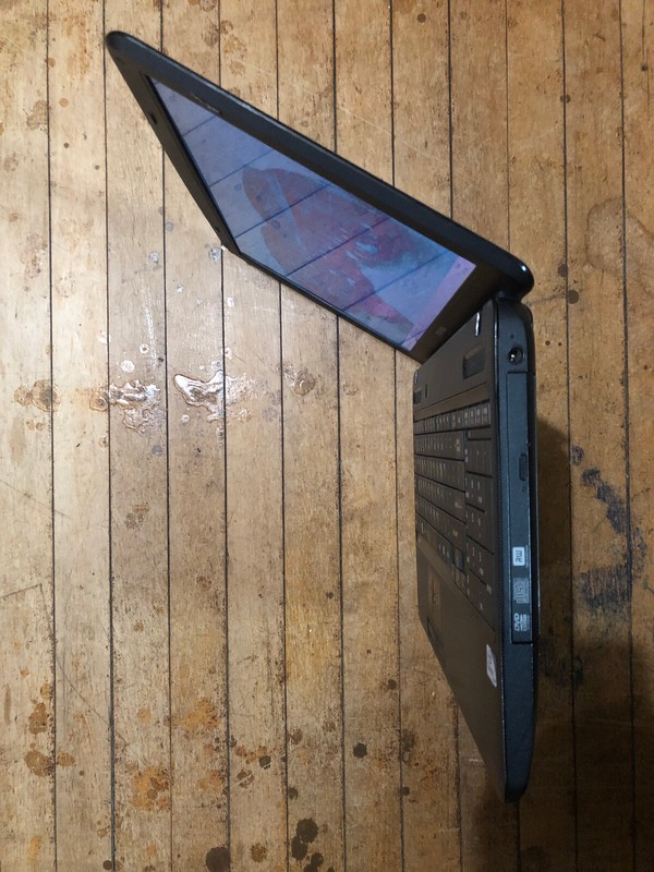 Toshiba Satellite C655-S5132 (4 GB RAM, Intel Celeron, 128 GB SSD, No OS) gallery