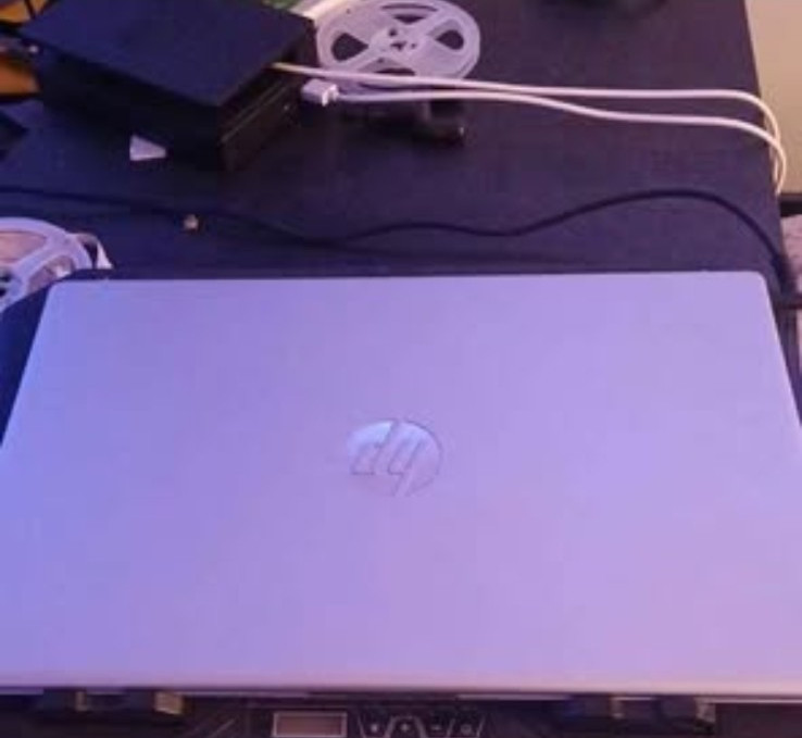 HP Laptop 15-fc0xxx 15.6in Ryzen 5 7520U 8GB Win 11 Home Silver