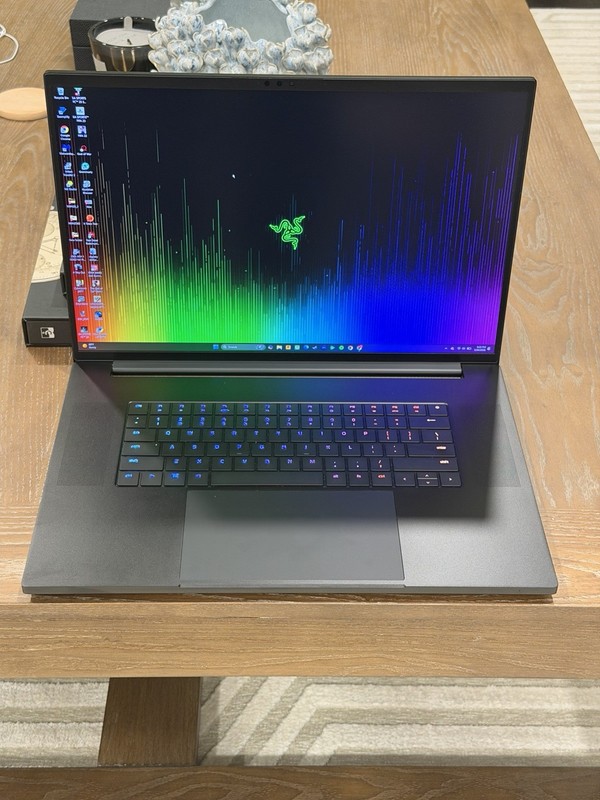 Razer Blade 18 18in Gaming i9 13th Gen 64GB RTX 4090 1.86TB SSD W11H gallery