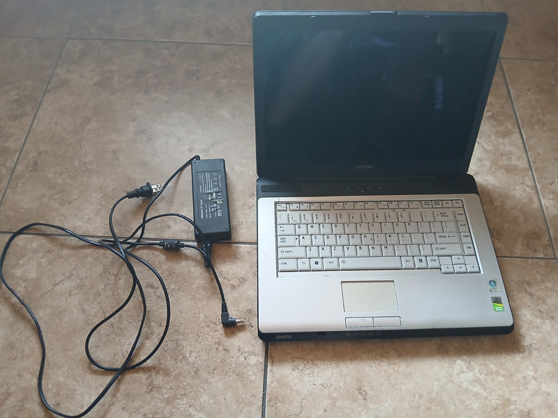 Toshiba Satellite A215-S7428 Laptop Model PSAFGU-02E002 Used Working **NO HDD** gallery