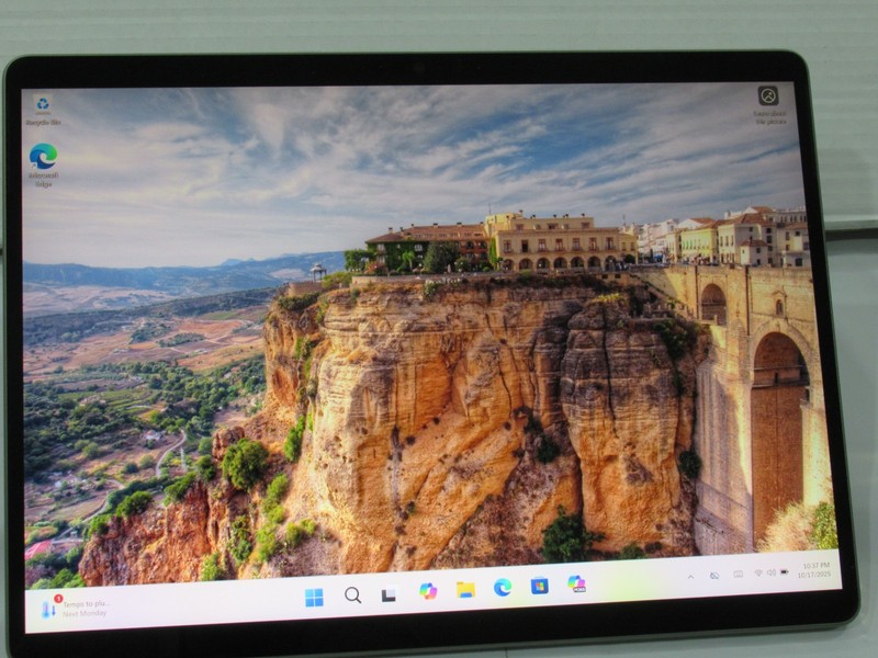 Microsoft Surface Pro 9 (Model 2038), 13" Touchscreen Core i5-1235U 8GB 256ssd gallery